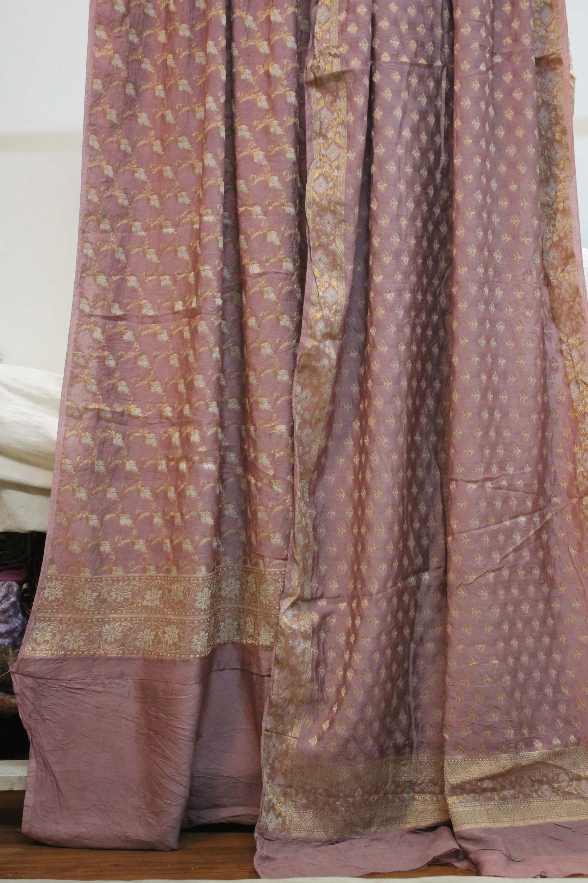 Luxurious Lavender Elegance: Lavender Handloom 3 Pcs Cotton Silk Banarasi Dress Material