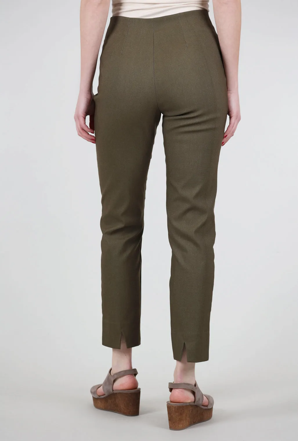 Milo Pant, Drab