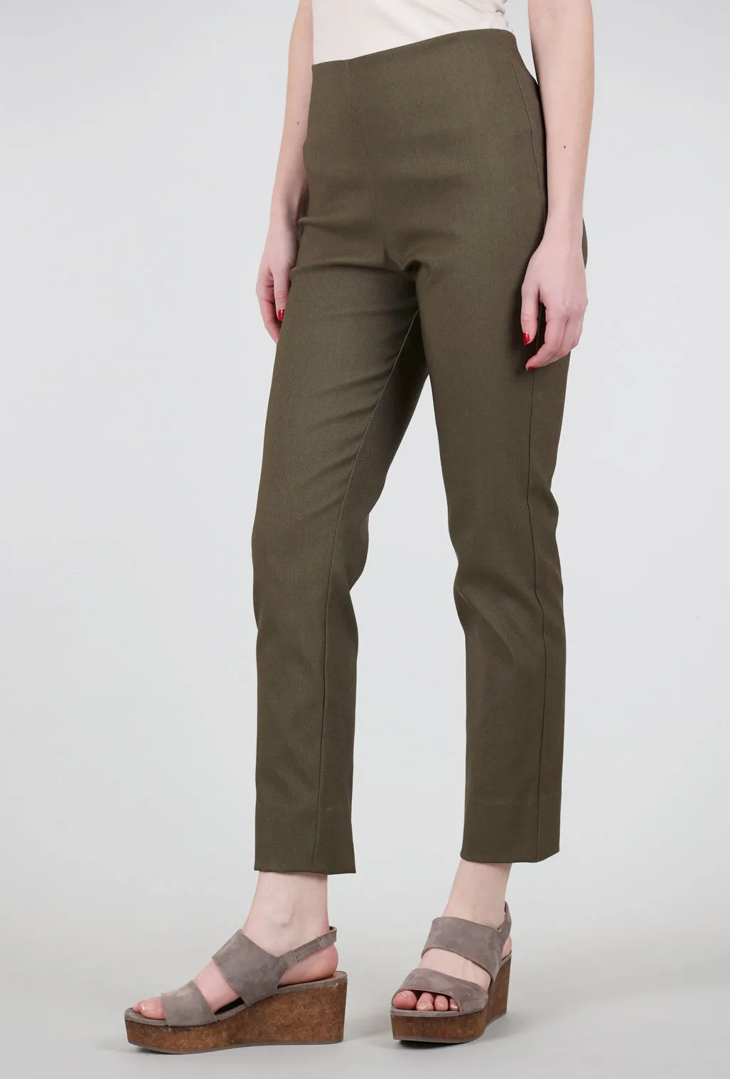 Milo Pant, Drab