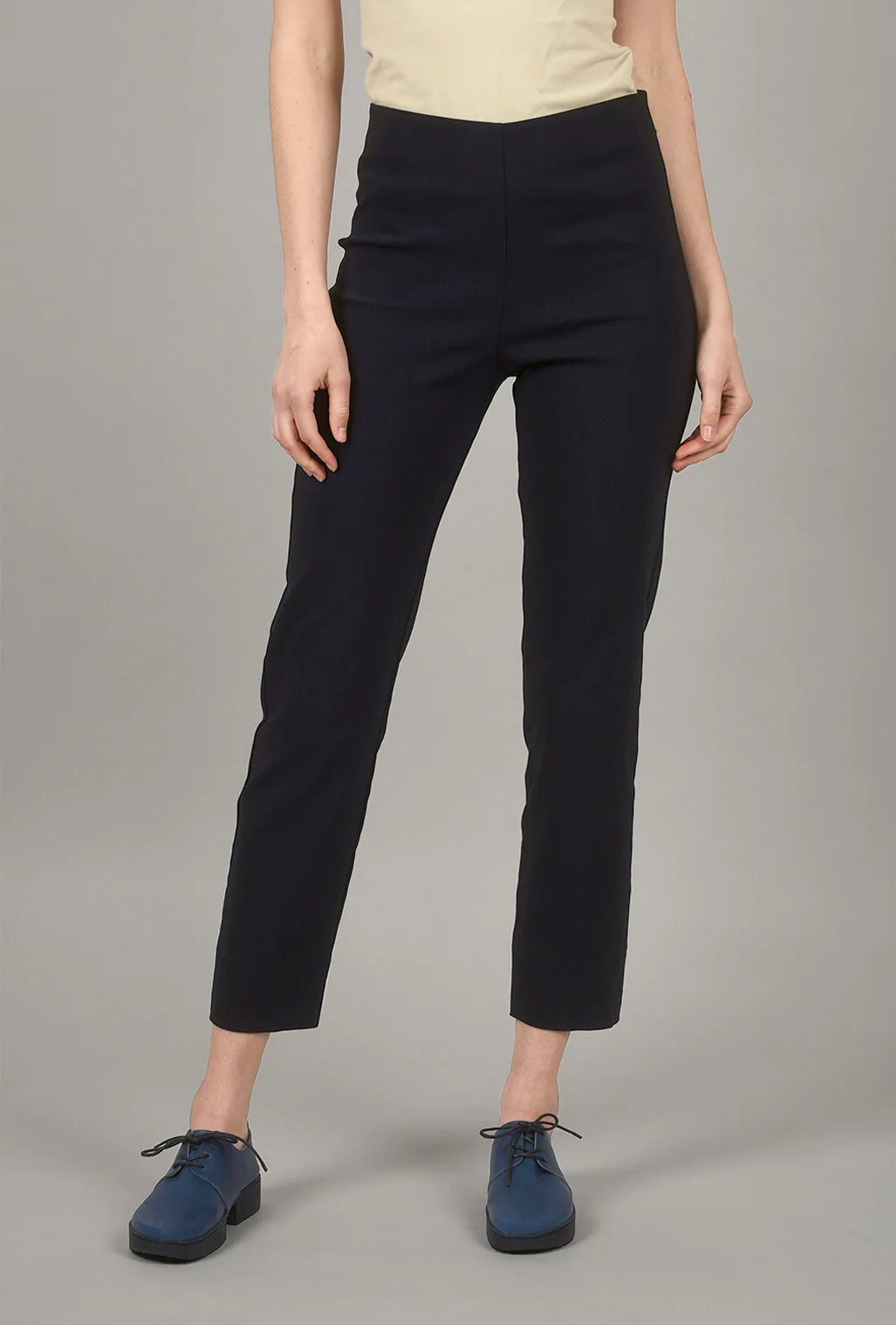 Milo Pant, Navy