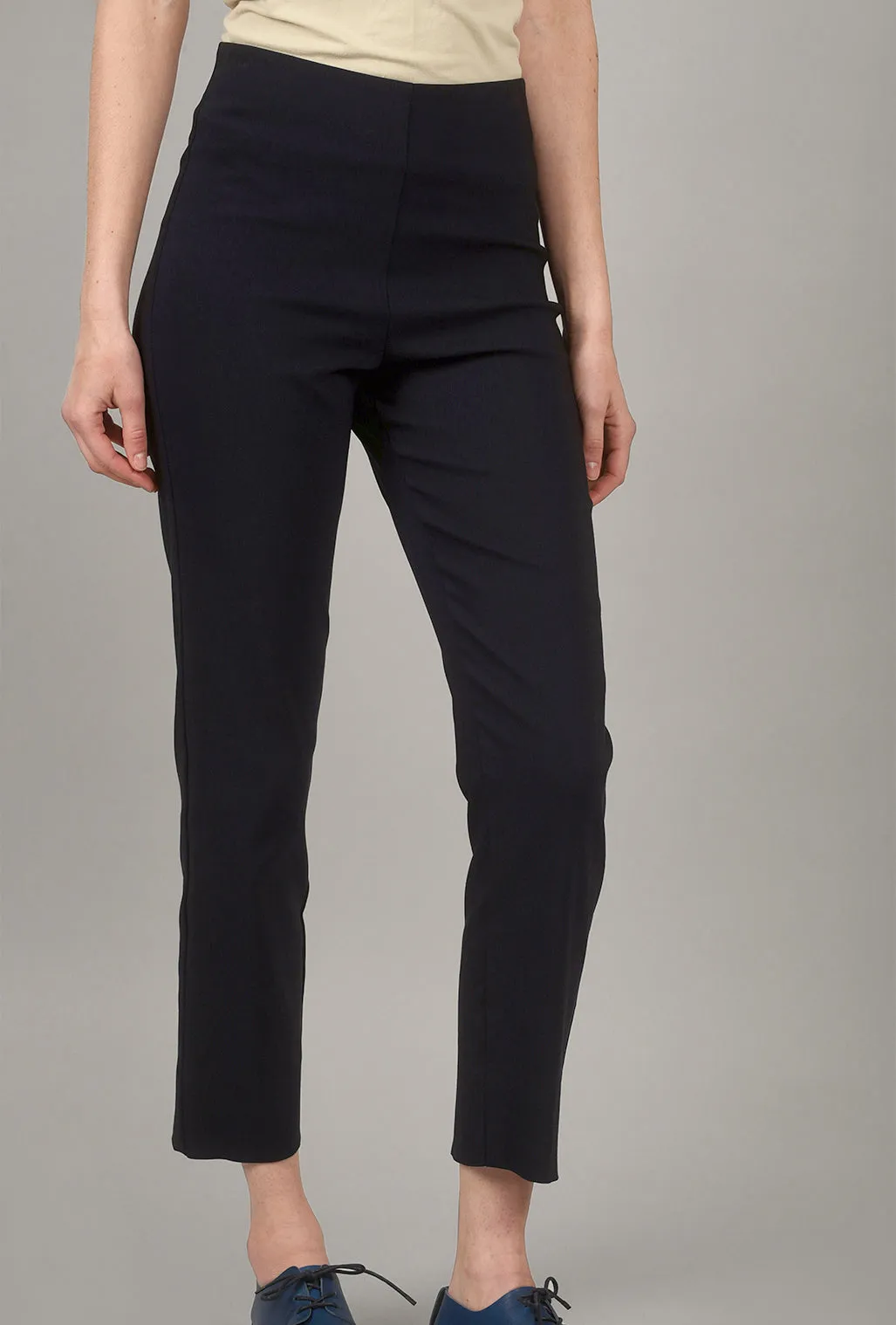 Milo Pant, Navy